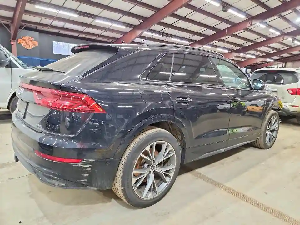 WA1AVAF15MD015646 2021 AUDI Q8-2