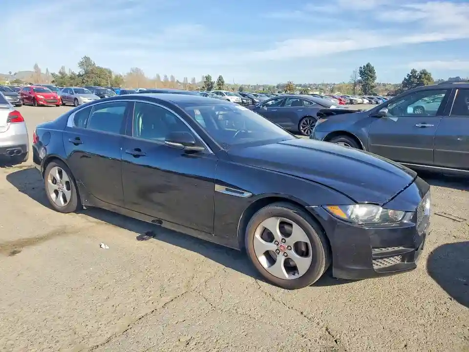 SAJAR4BG5HA966525 2017 JAGUAR XE-3