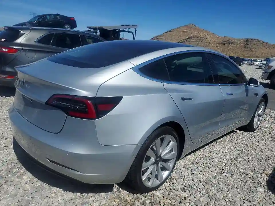 5YJ3E1EA1JF007872 2018 TESLA MODEL 3-2