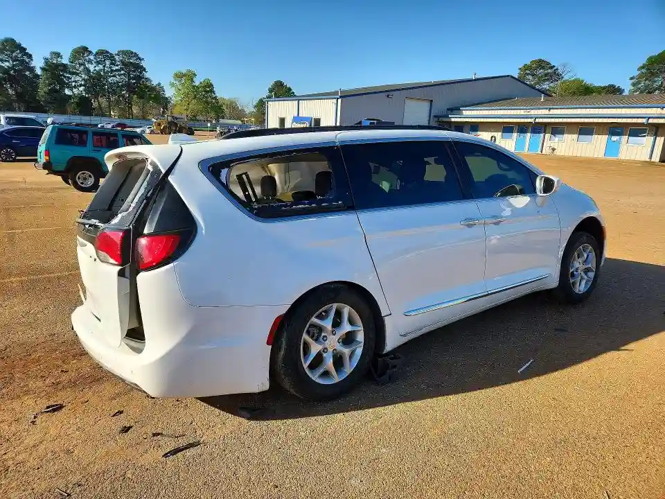 2C4RC1BG5HR816220 2017 CHRYSLER PACIFICA-2