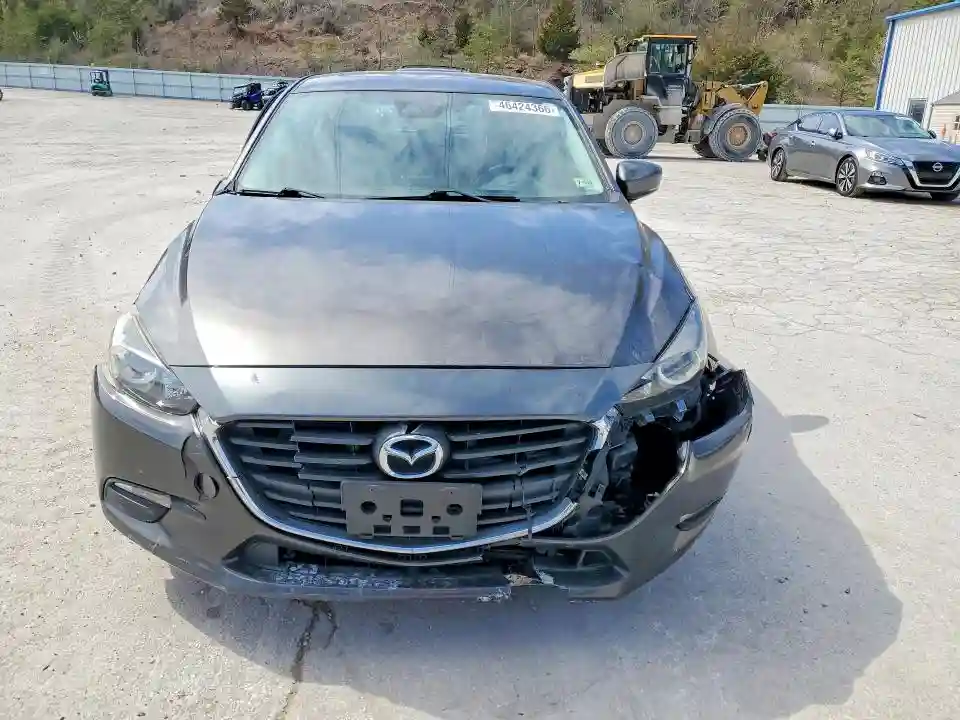 3MZBN1L31JM240093 2018 MAZDA 3-4
