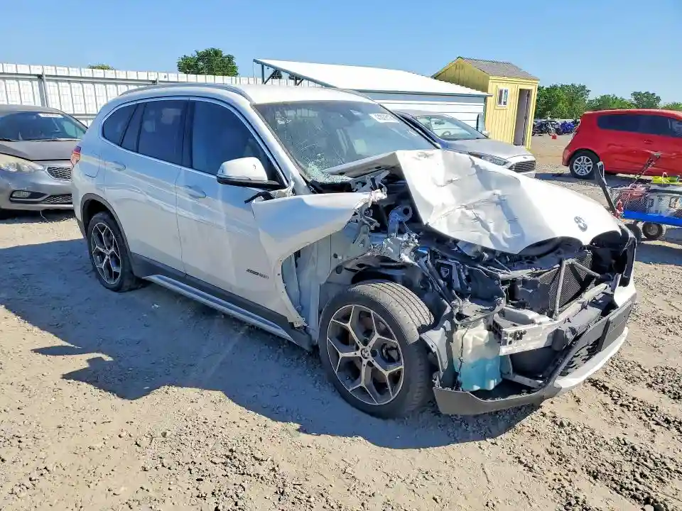 WBXHU7C34J5H40120 2018 BMW X1-3