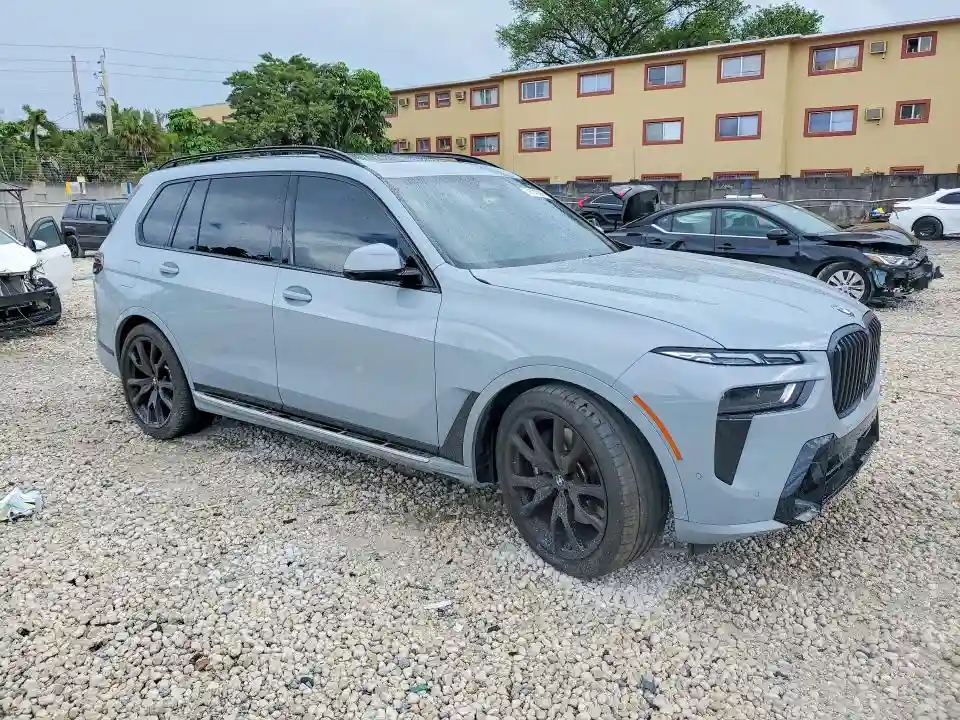 5UX23EM0XS9Y68348 2025 BMW X7-3