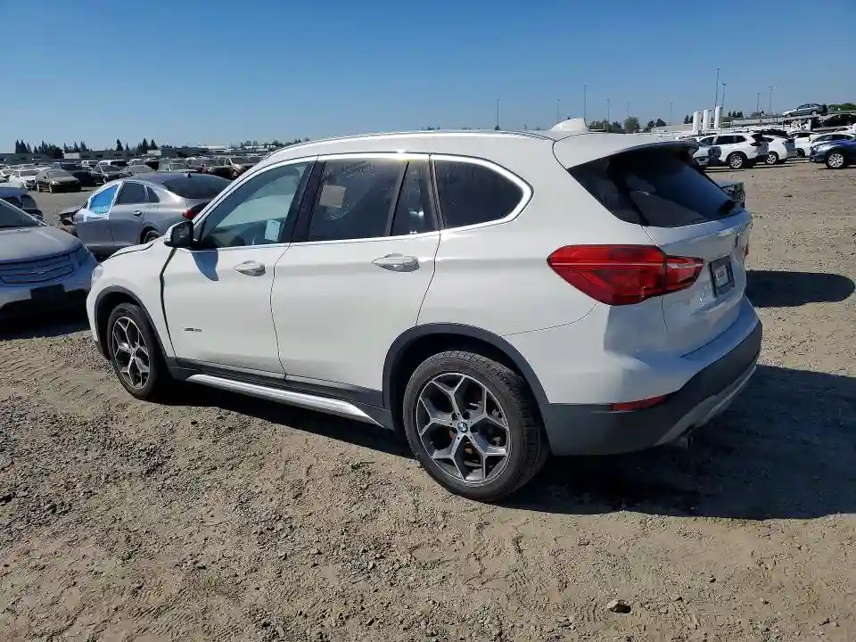 WBXHU7C34J5H40120 2018 BMW X1-1