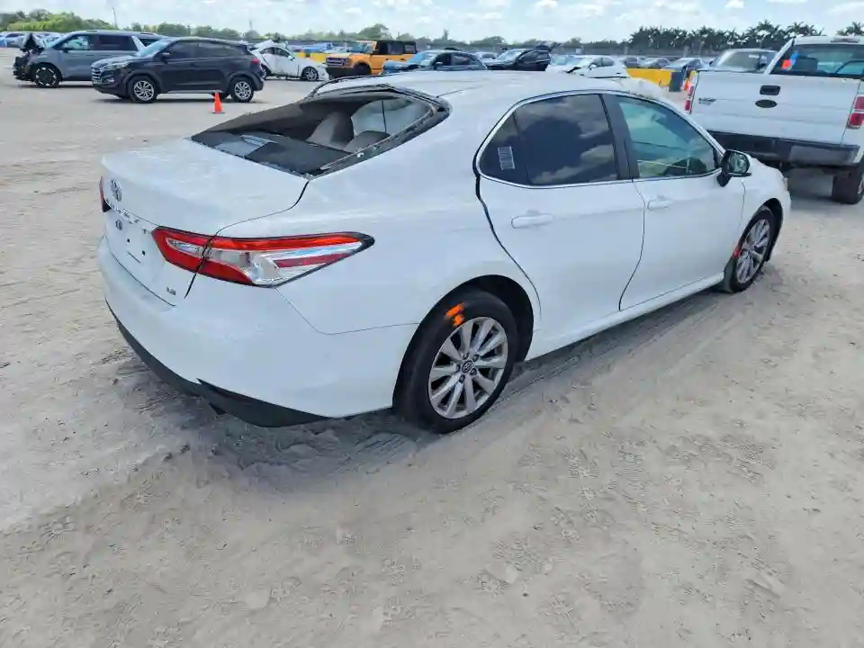 4T1B11HK9JU092409 2018 TOYOTA CAMRY-2