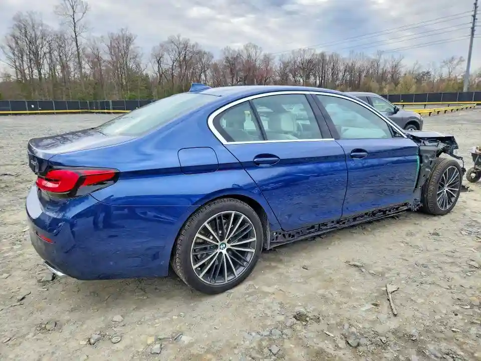 WBA73BJ05NWX52424 2022 BMW 5 SERIES-2