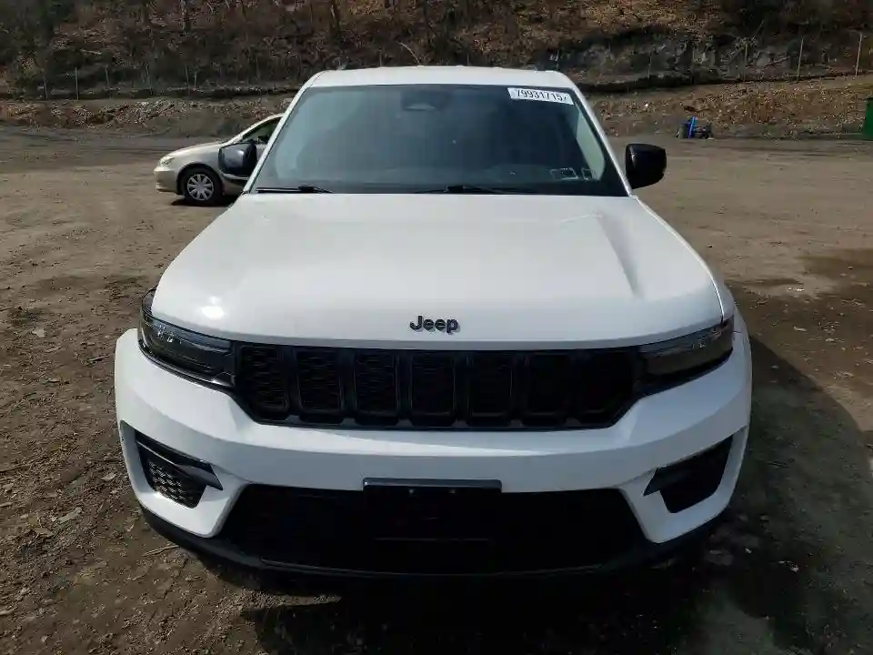 1C4RJHBG6PC518121 2023 JEEP GRAND CHEROKEE-4