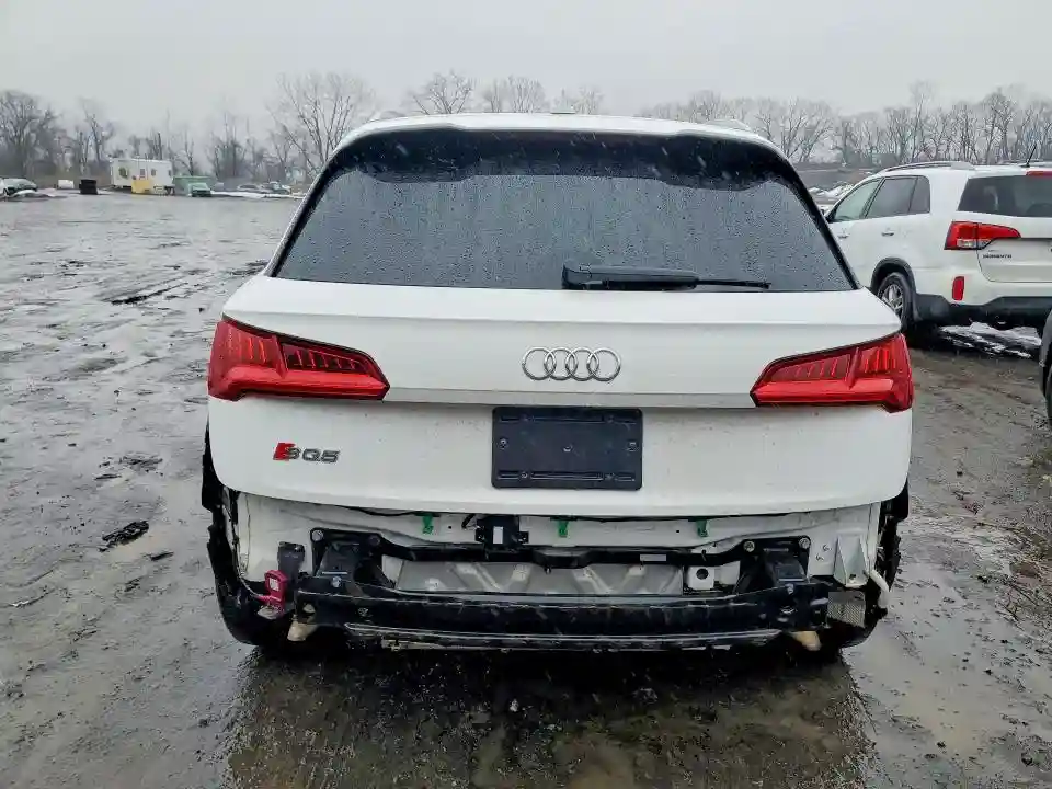 WA1A4AFY1J2202714 2018 AUDI SQ5-5