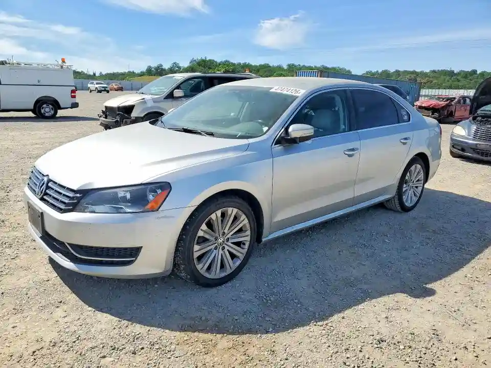 1VWBV7A34FC046009 2015 VOLKSWAGEN PASSAT-0