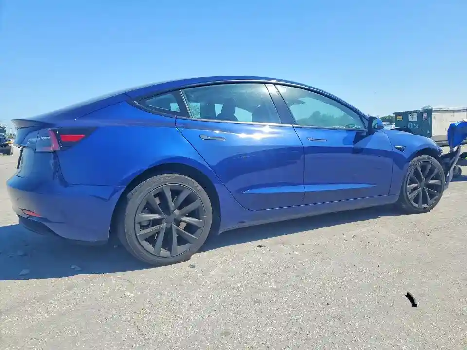 5YJ3E1EA3PF435709 2023 TESLA MODEL 3-2