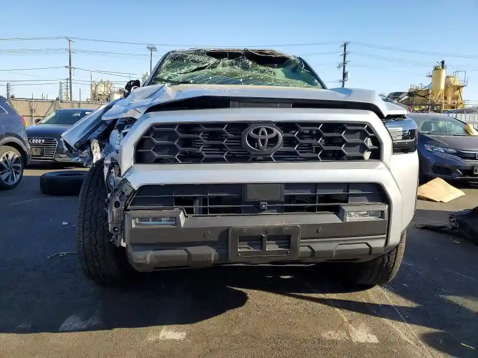 JTEVA5BR3S5049304 2025 TOYOTA 4RUNNER-4
