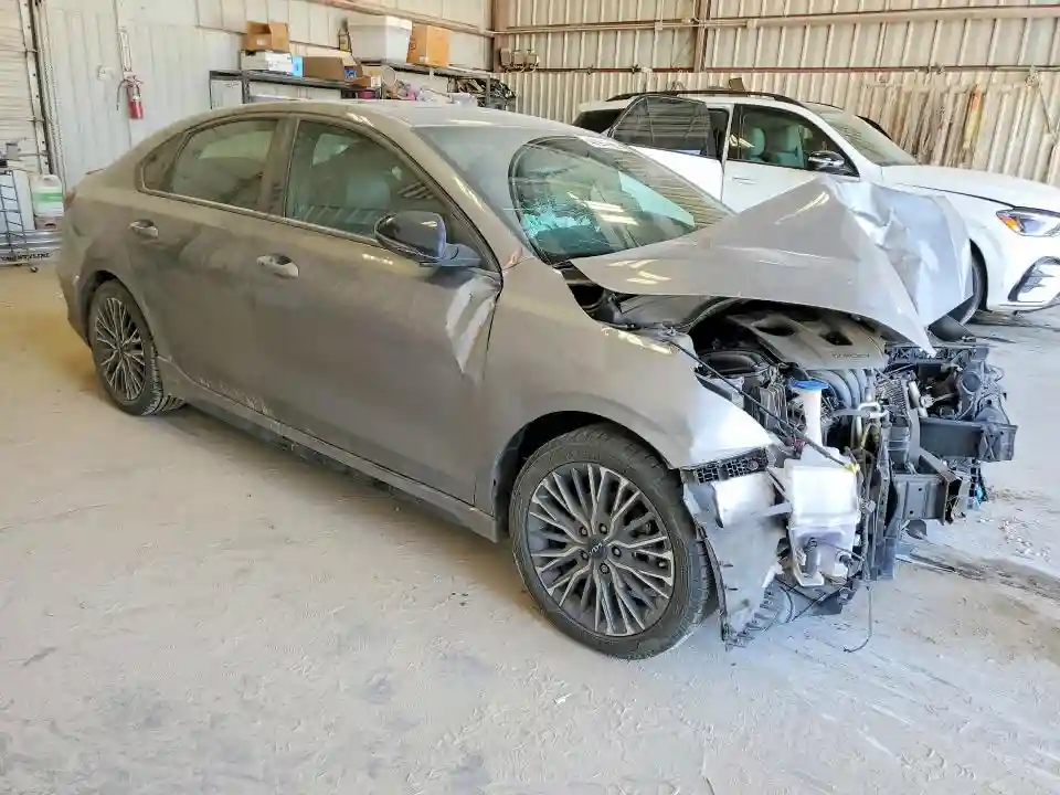3KPF54AD4RE793425 2024 KIA FORTE-3