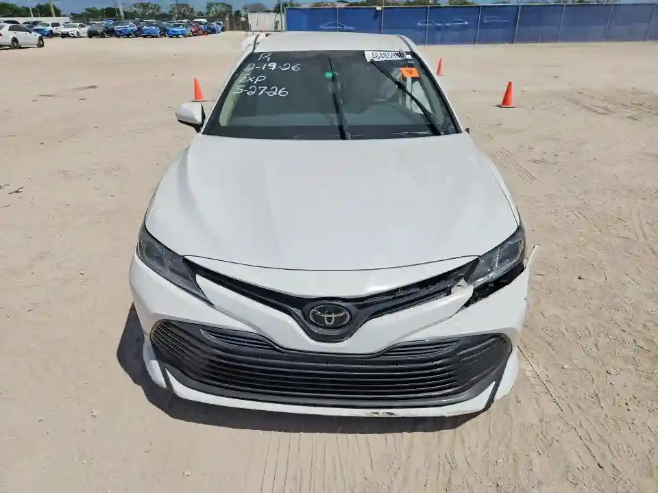4T1B11HK9JU092409 2018 TOYOTA CAMRY-4