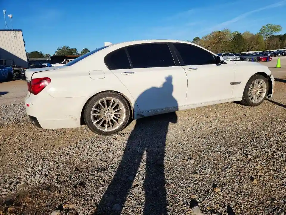 WBAYF8C56FD654099 2015 BMW 7 SERIES-2
