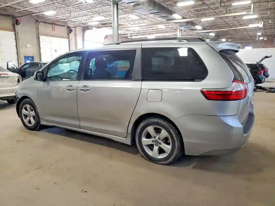 5TDKZ3DC6KS983898 2019 TOYOTA SIENNA-1