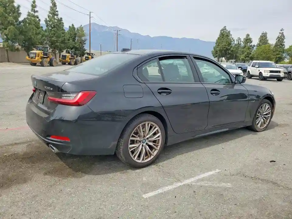 3MW39FF0XP8C79841 2023 BMW 3 SERIES-2