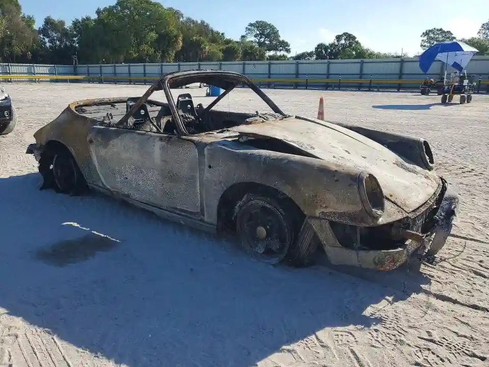 WP0ZZZ91ZDS151510 1983 PORSCHE 911-3