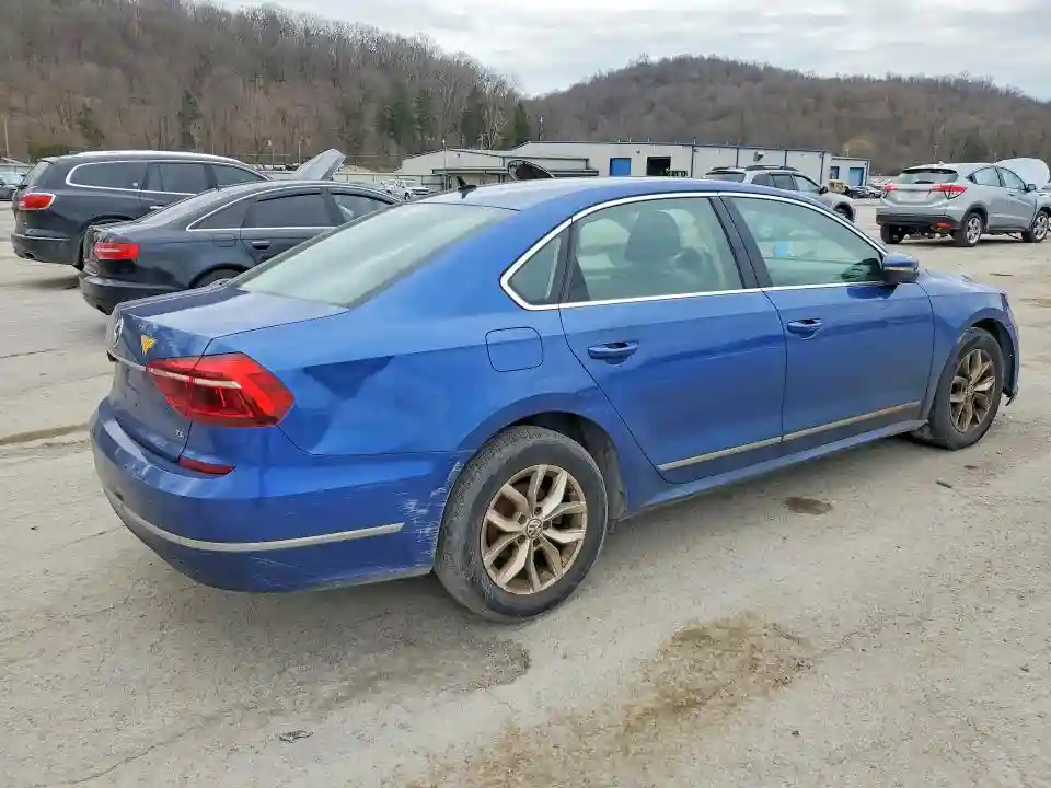 1VWAT7A30HC056878 2017 VOLKSWAGEN PASSAT-2