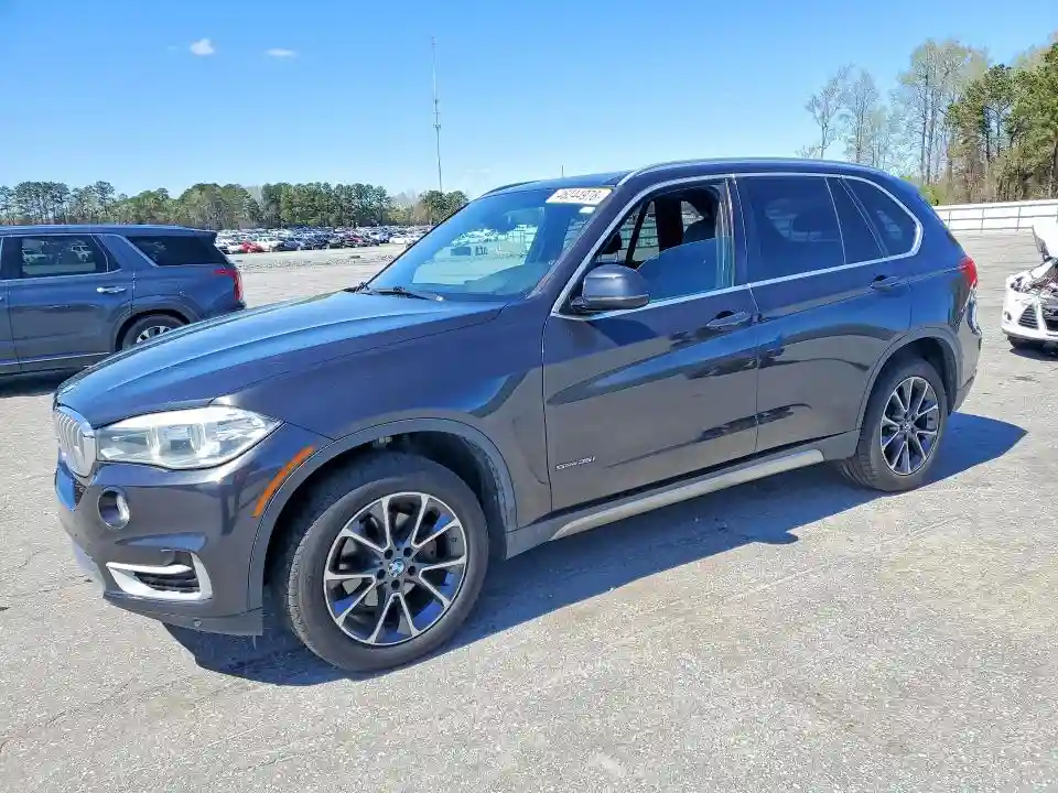 5UXKR2C57J0X08859 2018 BMW X5-0