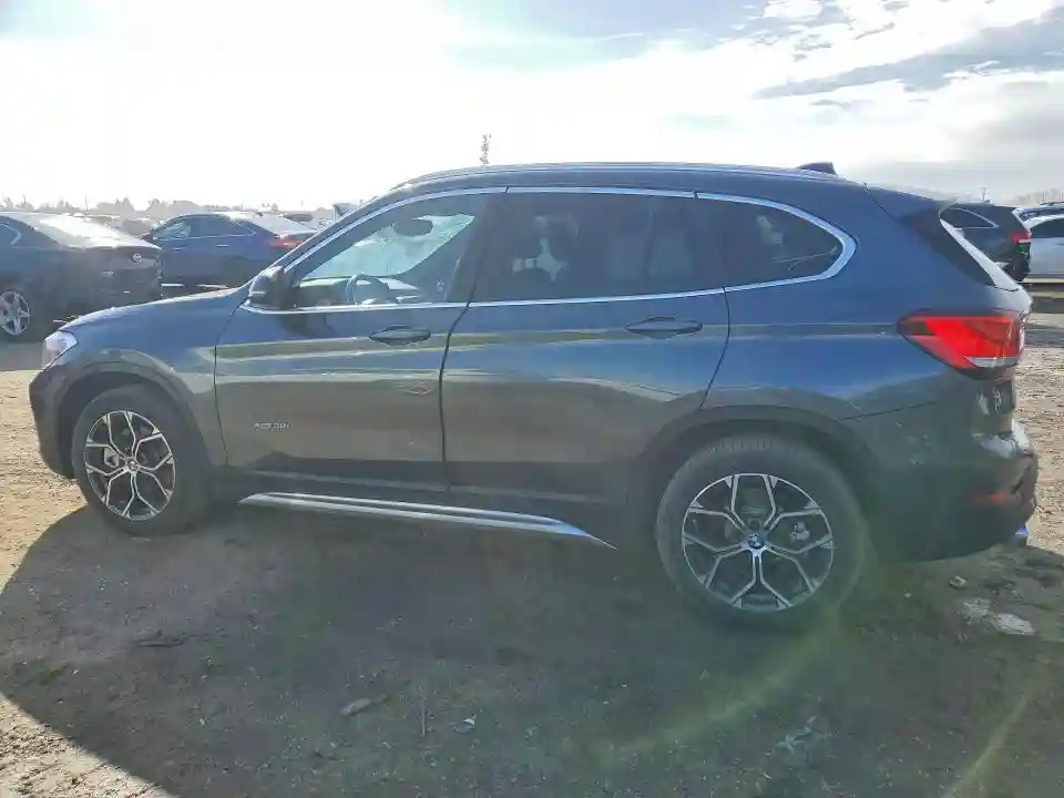 WBXJG9C01M5T06698 2021 BMW X1-1