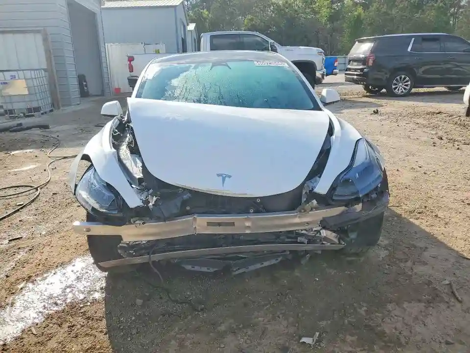 5YJ3E1EA1PF559848 2023 TESLA MODEL 3-4