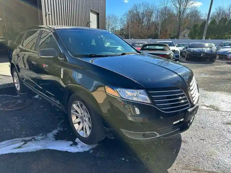 2LMHJ5NK6JBL02688 2018 LINCOLN TOWNHOUSE MKT-0