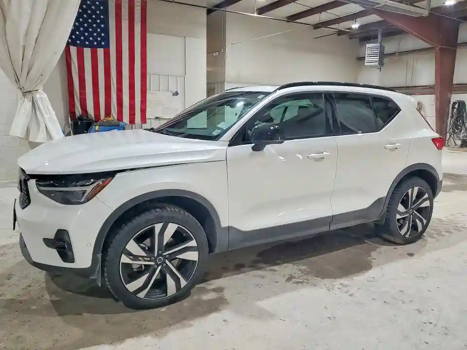 YV4L12UL6R2355358 2024 VOLVO XC40-0