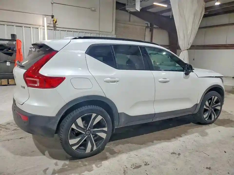 YV4L12UL6R2355358 2024 VOLVO XC40-2