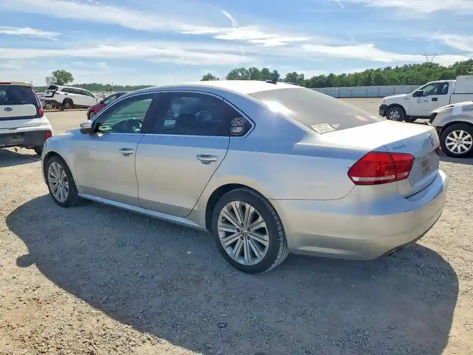 1VWBV7A34FC046009 2015 VOLKSWAGEN PASSAT-1