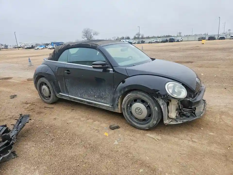 3VW517AT9FM814672 2015 VOLKSWAGEN BEETLE-3