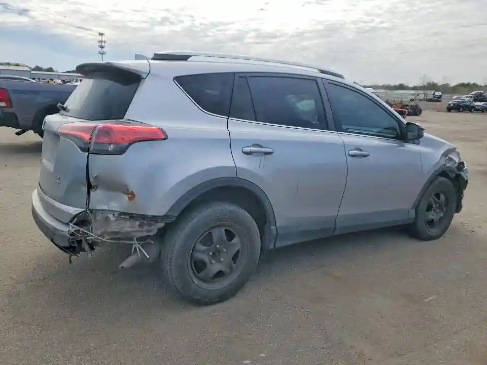 2T3BFREV0JW729984 2018 TOYOTA RAV4-2