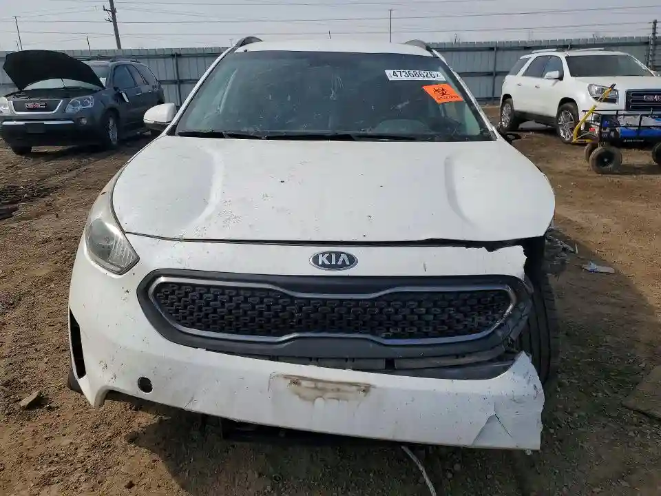 KNDCC3LCXH5057395 2017 KIA NIRO-4