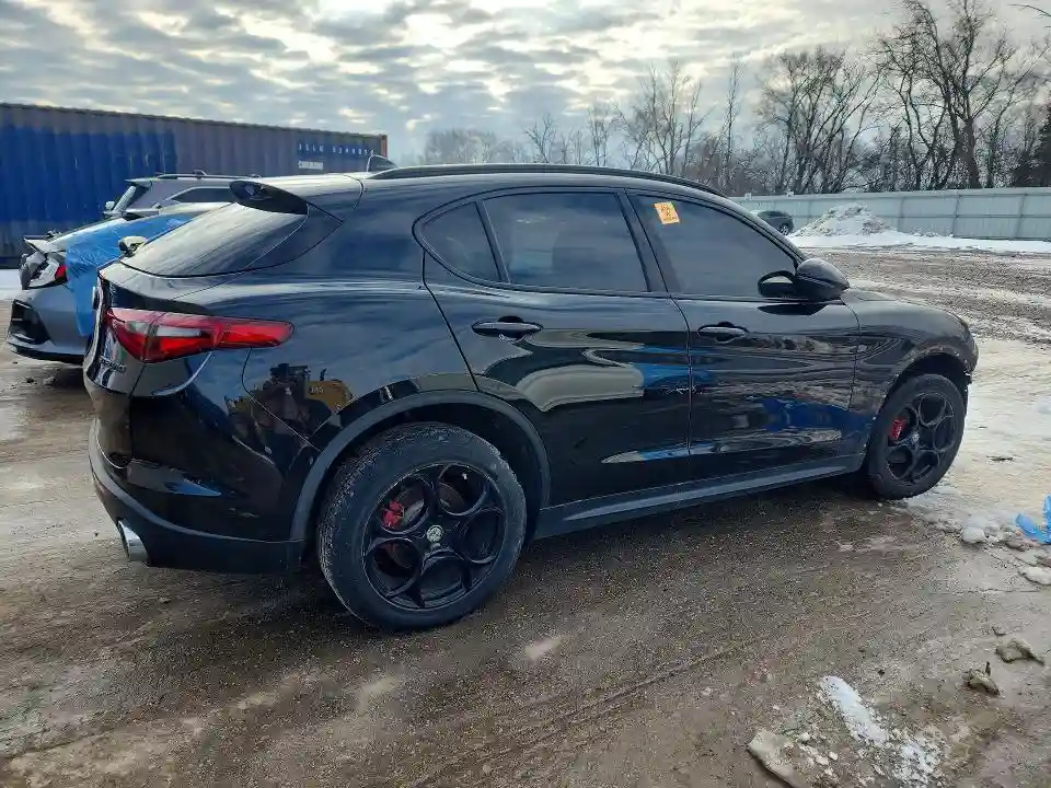ZASFAKPN2J7B85172 2018 ALFA ROMEO STELVIO-2