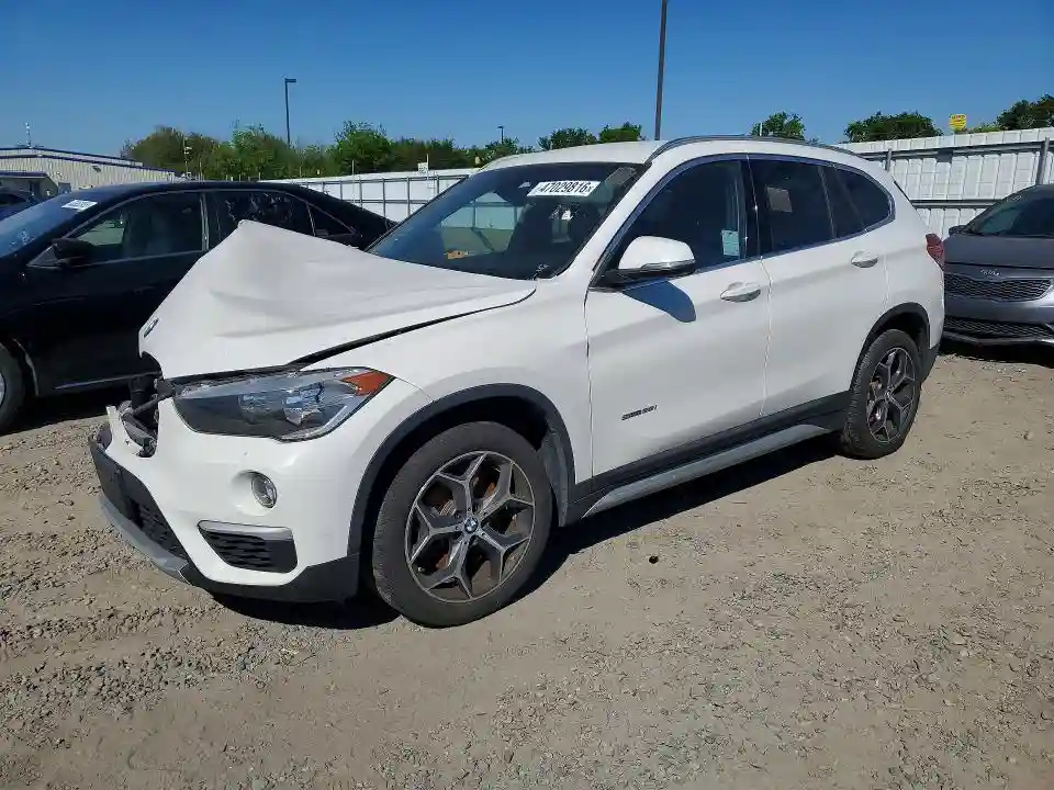 WBXHU7C34J5H40120 2018 BMW X1-0