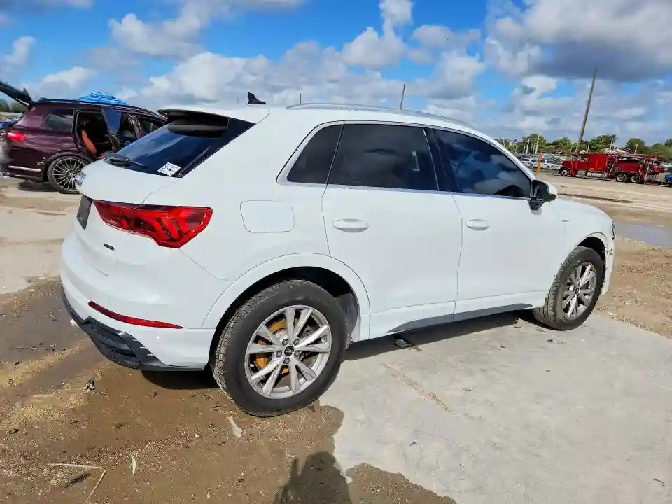 WA1DECF39M1046202 2021 AUDI Q3-2