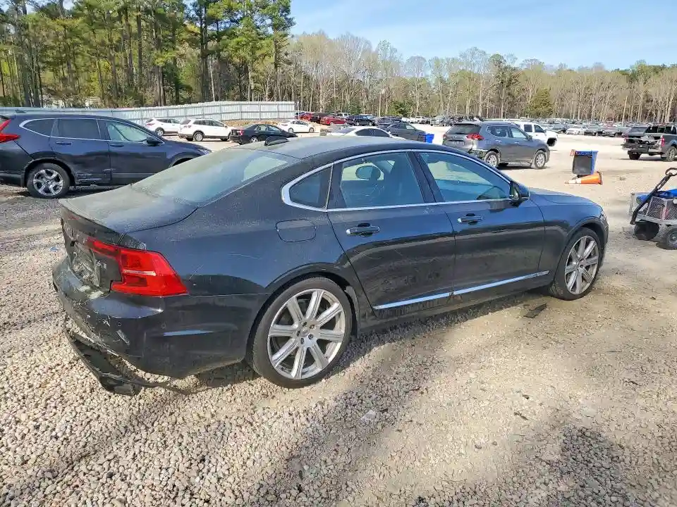 YV1A22ML5H1004883 2017 VOLVO S90-2