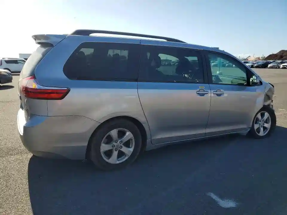 5TDKZ3DC6HS808544 2017 TOYOTA SIENNA-2