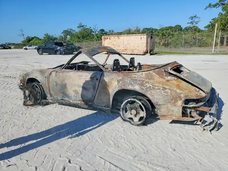 WP0ZZZ91ZDS151510 1983 PORSCHE 911-1
