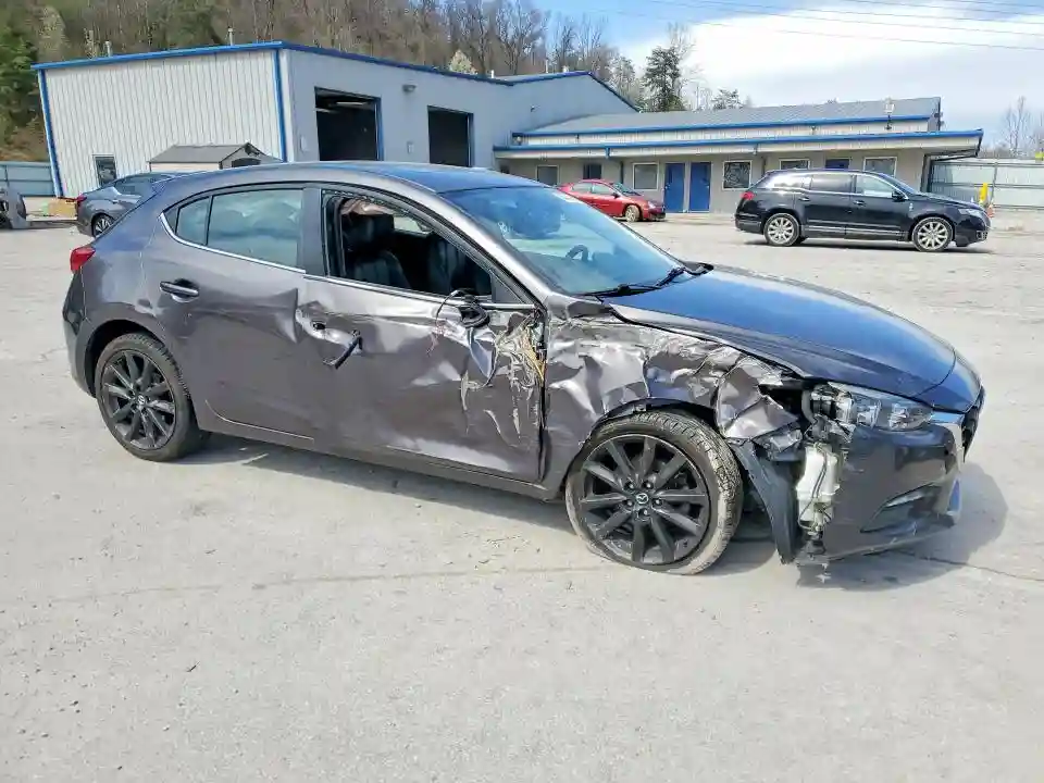 3MZBN1L31JM240093 2018 MAZDA 3-3