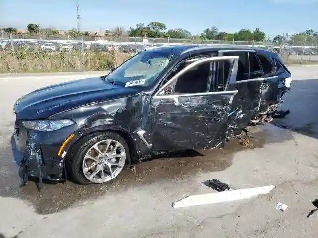 5UX13EU09R9T53699 2024 BMW X5-0