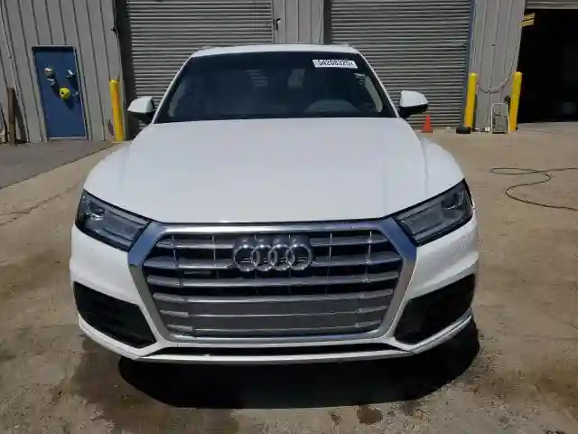 WA1ANAFY2K2081660 2019 AUDI Q5-4