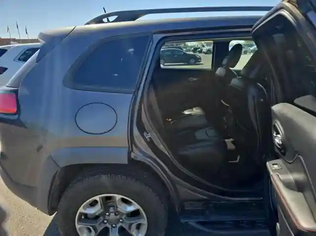 1C4PJMBX0KD198278 2019 JEEP CHEROKEE-5