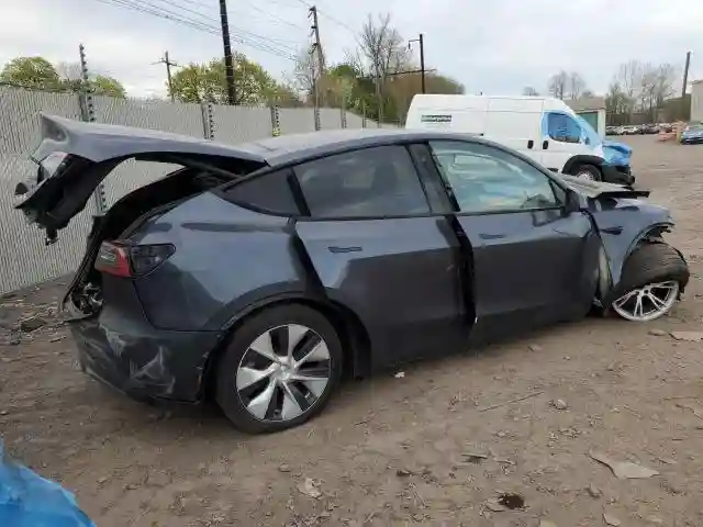 7SAYGDEE9PF685530 2023 TESLA MODEL Y-2