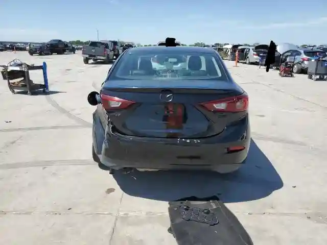 3MZBN1V39JM239173 2018 MAZDA 3-5