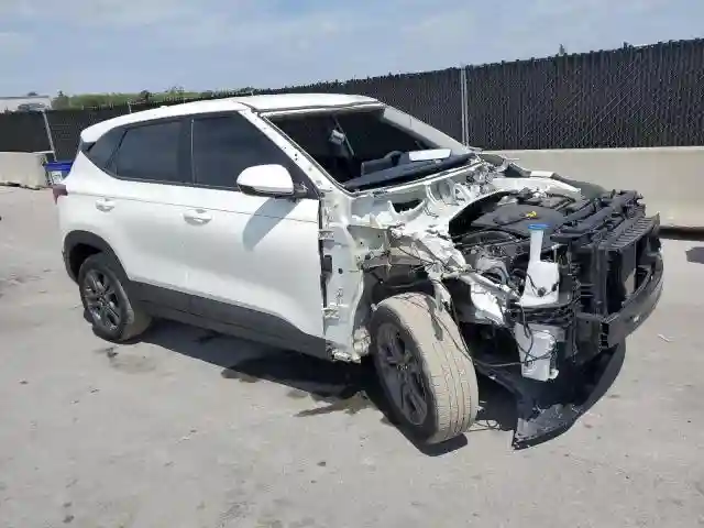 KNDEPCAA4P7377197 2023 KIA SELTOS-3
