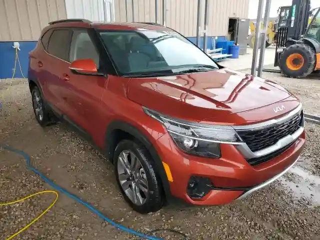 KNDEU2AA8P7433077 2023 KIA SELTOS-3