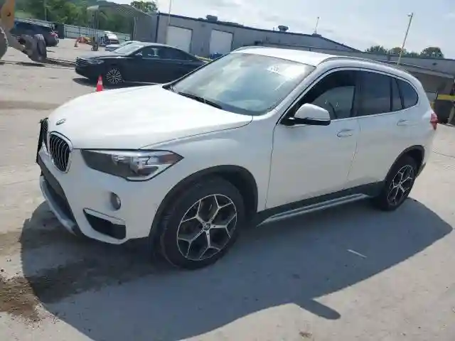 WBXHU7C30J3H42992 2018 BMW X1-0
