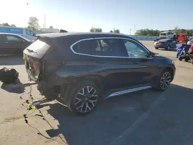 WBXJG7C02M5U22447 2021 BMW X1-2