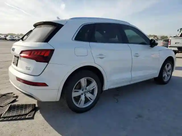 WA1BNAFY4J2230928 2018 AUDI Q5-2