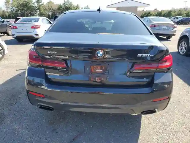 WBA33AG09MCF93586 2021 BMW 5 SERIES-5